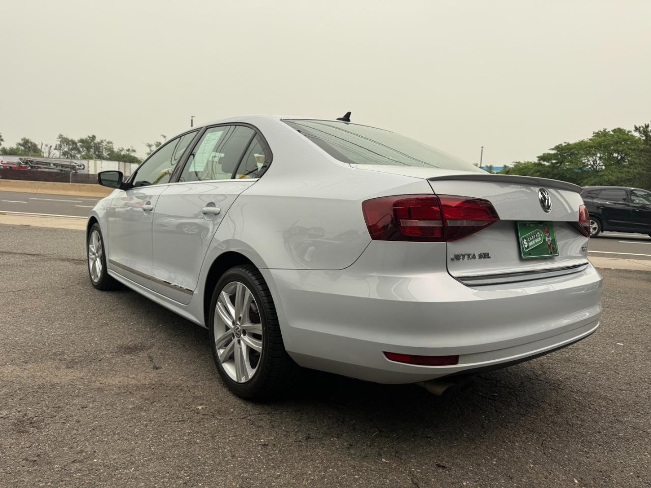 Volkswagen Jetta 1.8T SEL 6A 2017
