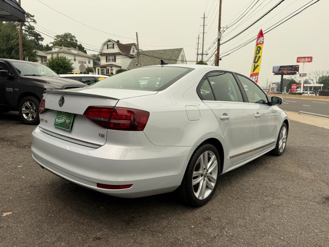 Volkswagen Jetta 1.8T SEL 6A 2017