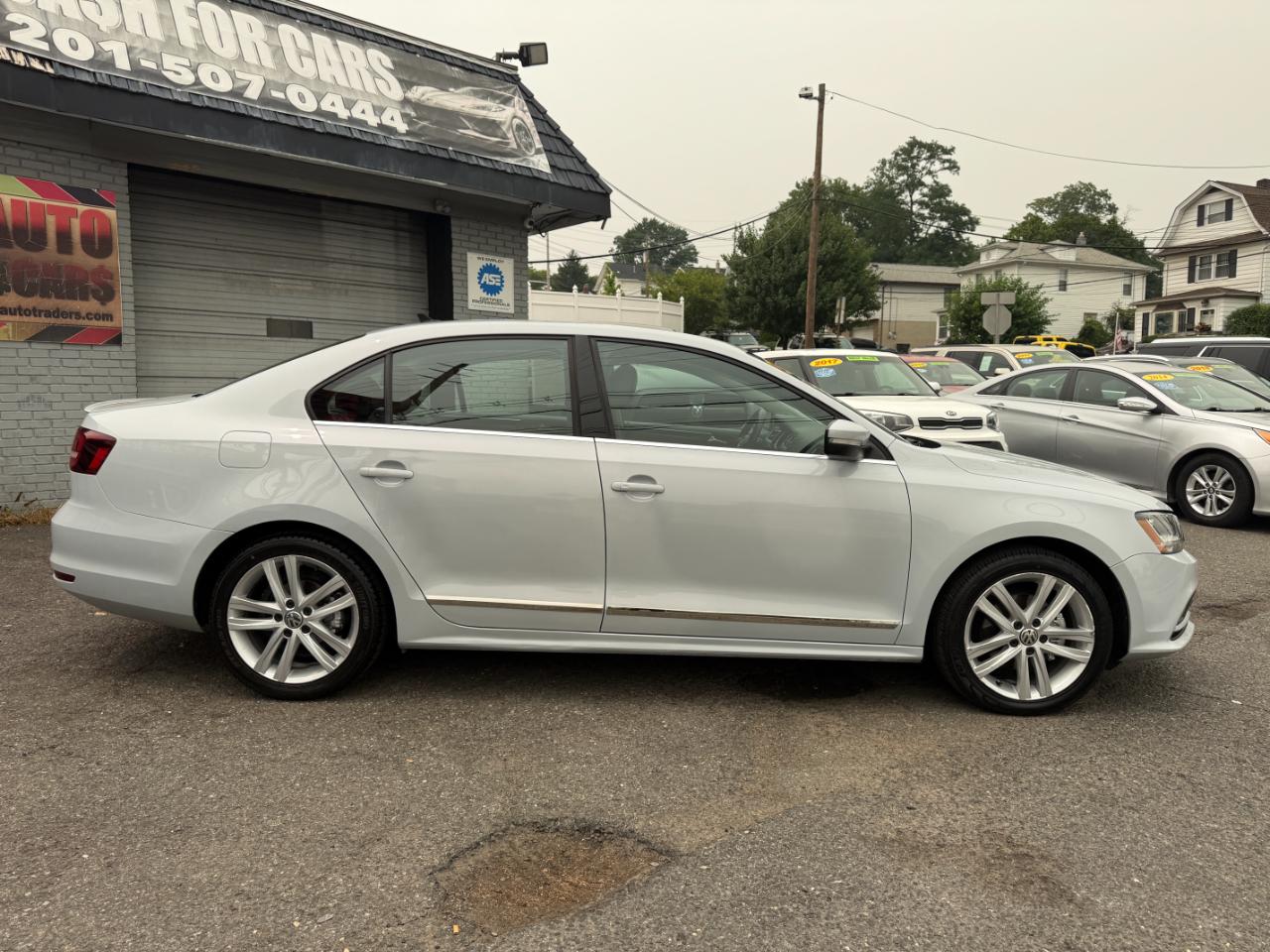 Volkswagen Jetta 1.8T SEL 6A 2017