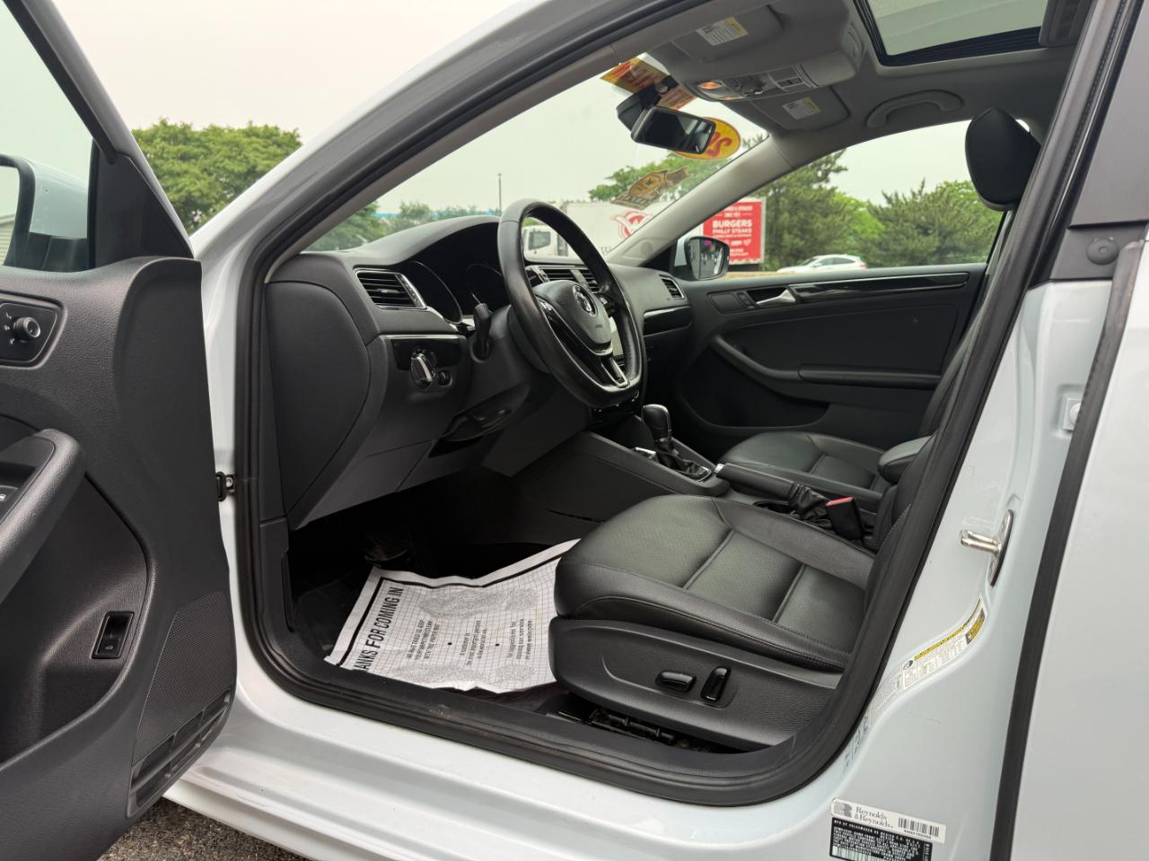 Volkswagen Jetta 1.8T SEL 6A 2017