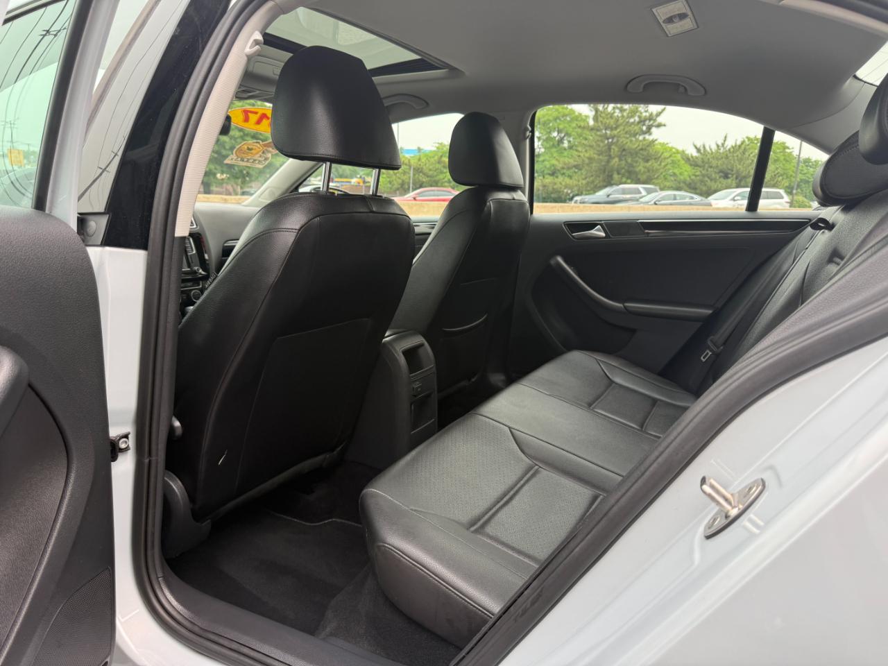 Volkswagen Jetta 1.8T SEL 6A 2017