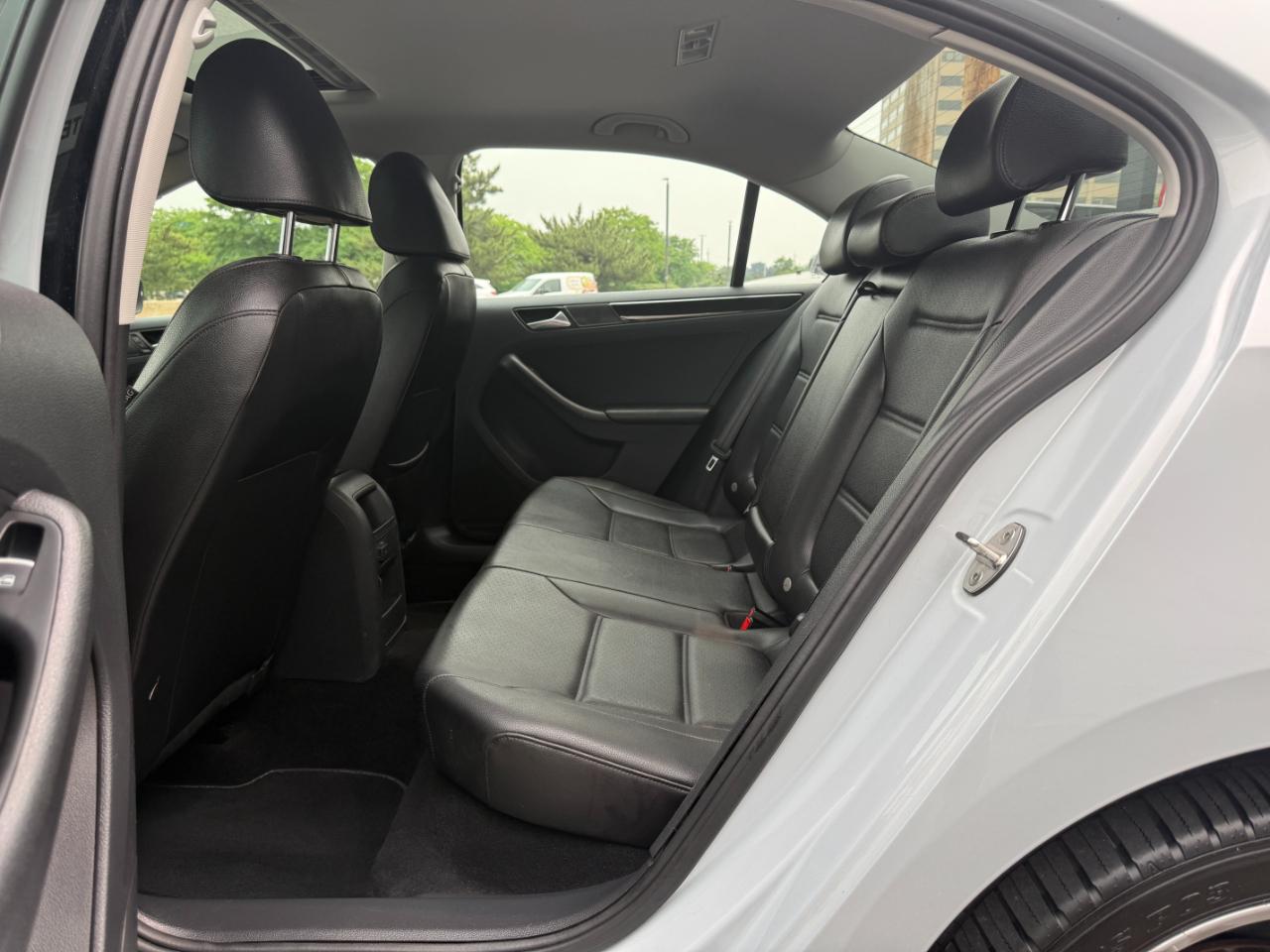 Volkswagen Jetta 1.8T SEL 6A 2017