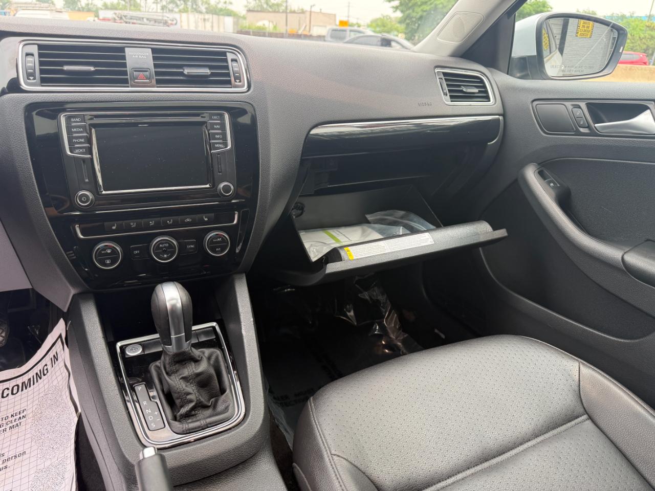 Volkswagen Jetta 1.8T SEL 6A 2017