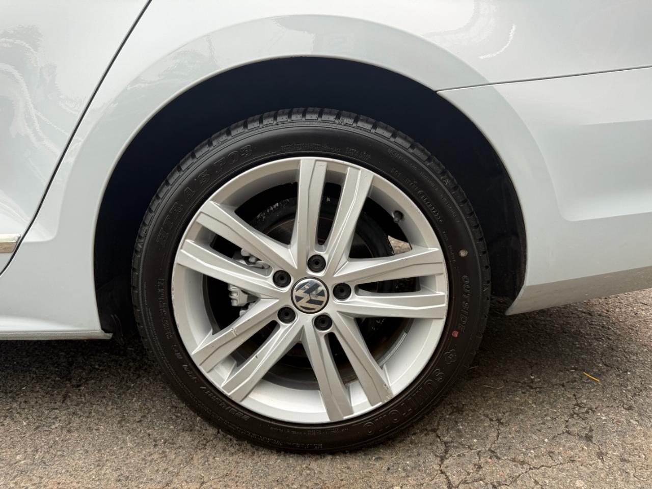 Volkswagen Jetta 1.8T SEL 6A 2017