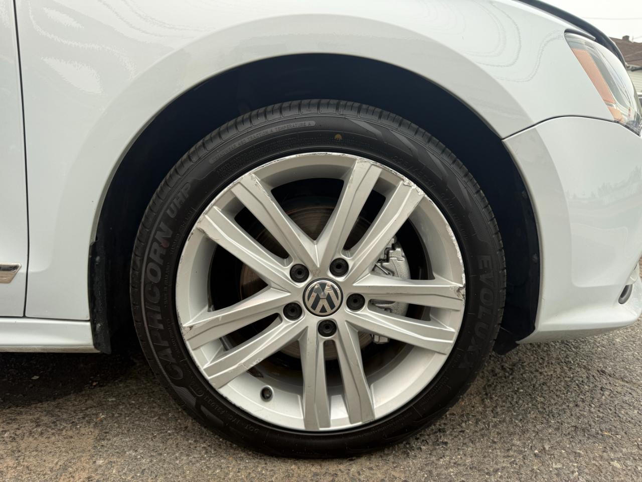 Volkswagen Jetta 1.8T SEL 6A 2017