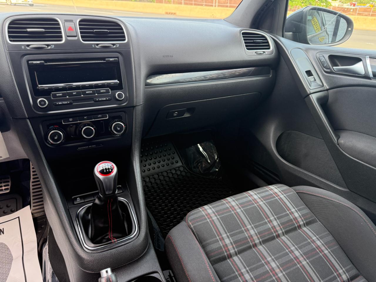 Volkswagen GTI 2-door 2012