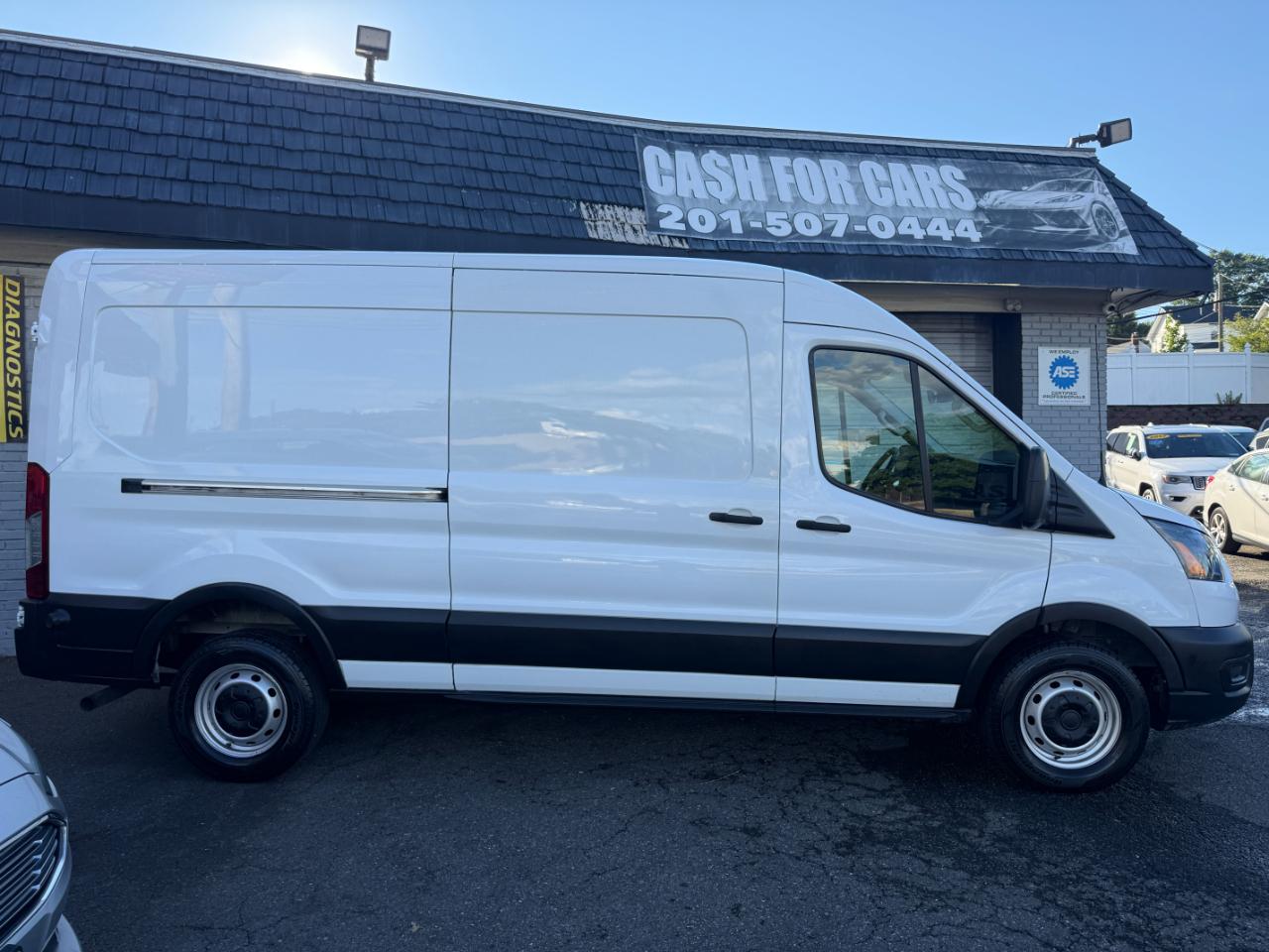Ford Transit 250 Van Med. Roof w/Sliding Pass. 130-in. WB 2020
