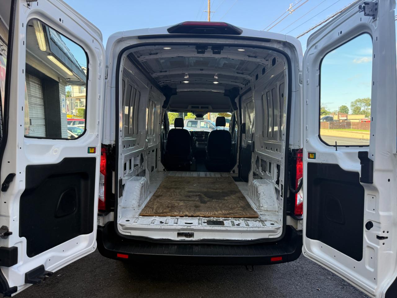 Ford Transit 250 Van Med. Roof w/Sliding Pass. 130-in. WB 2020
