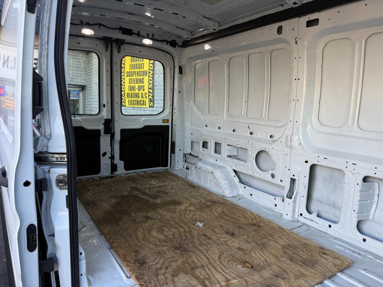 Ford Transit 250 Van Med. Roof w/Sliding Pass. 130-in. WB 2020