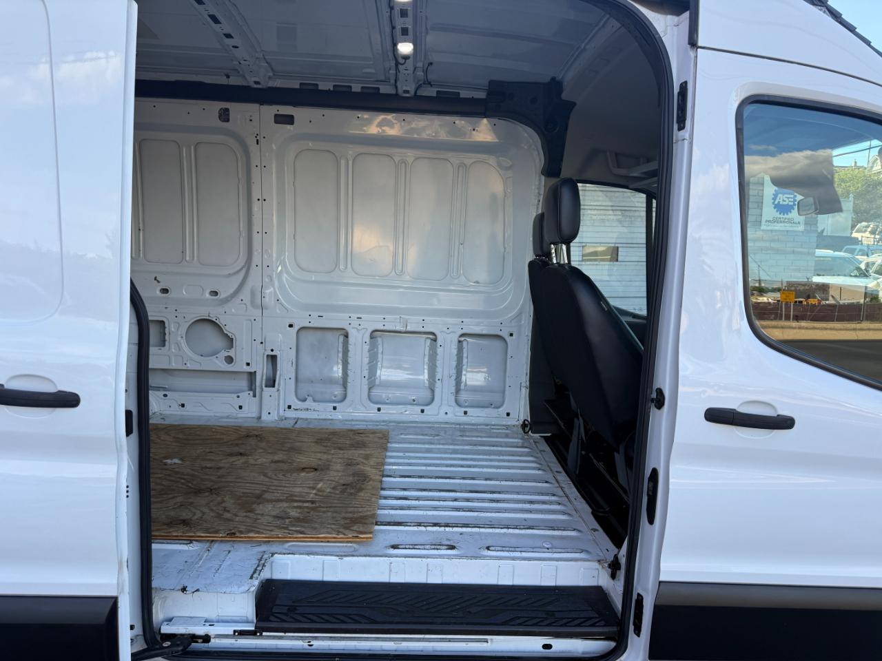 Ford Transit 250 Van Med. Roof w/Sliding Pass. 130-in. WB 2020