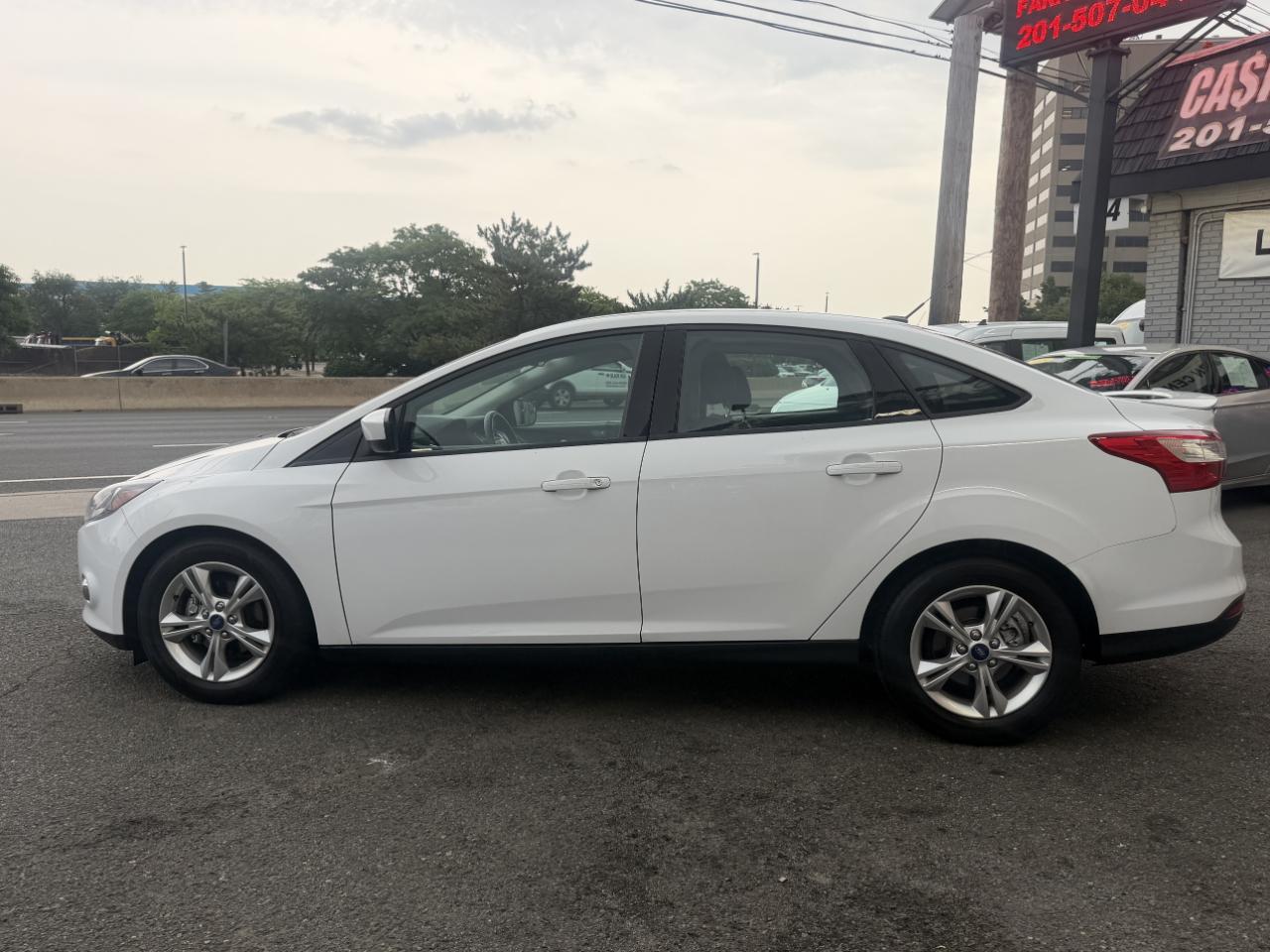 Ford Focus SE Sedan 2012