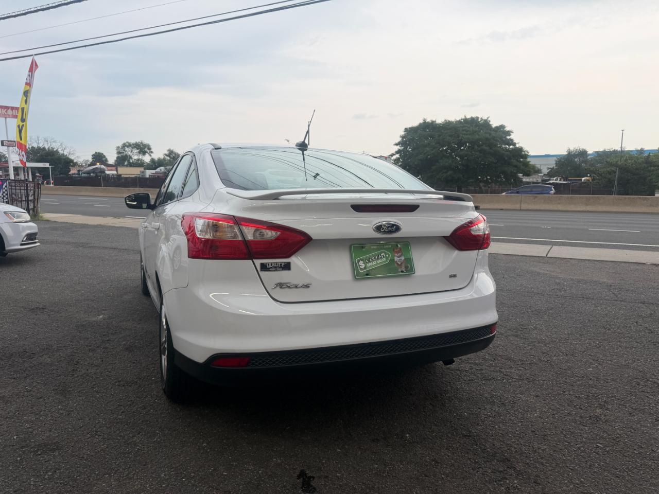 Ford Focus SE Sedan 2012