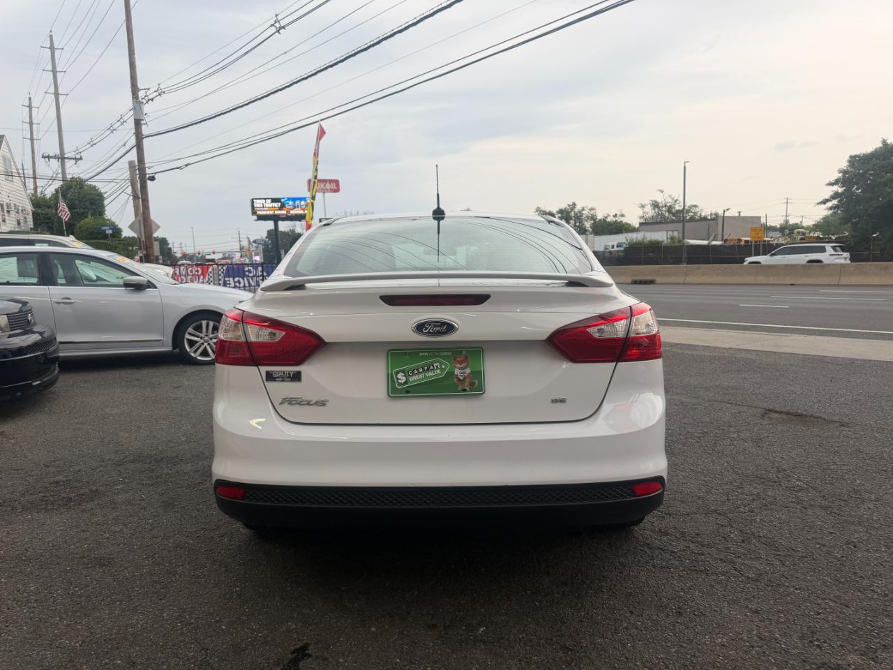 Ford Focus SE Sedan 2012
