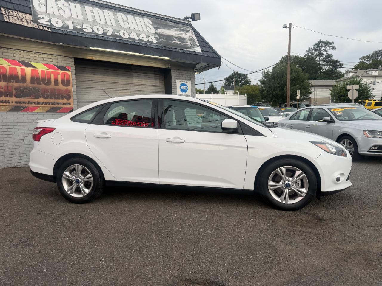 Ford Focus SE Sedan 2012