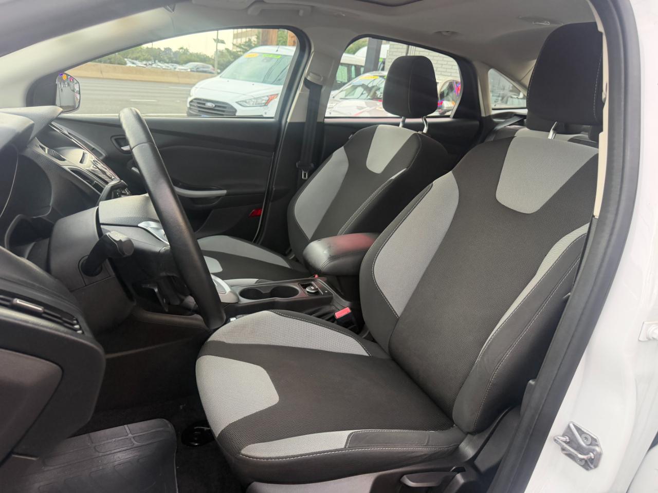 Ford Focus SE Sedan 2012