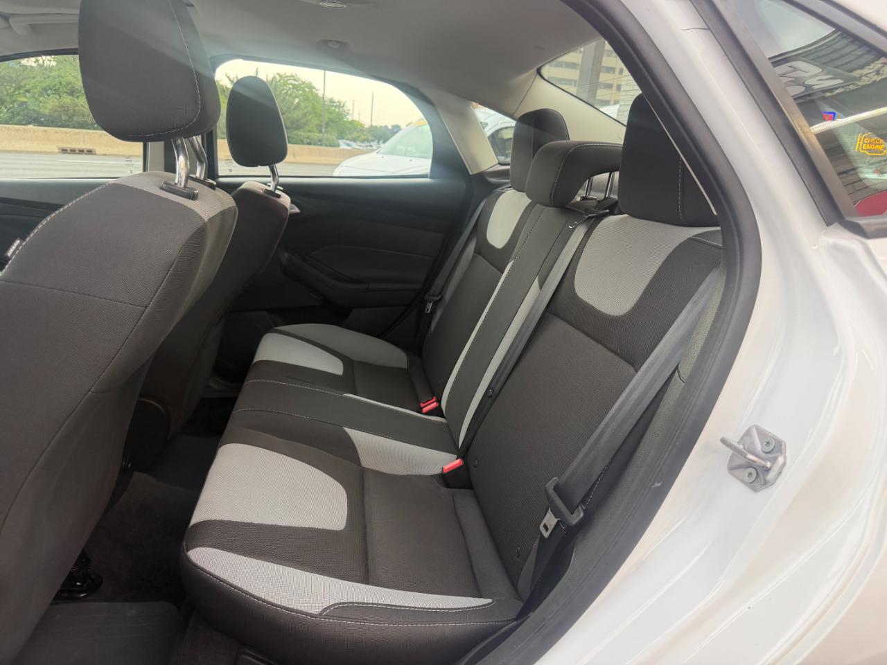 Ford Focus SE Sedan 2012