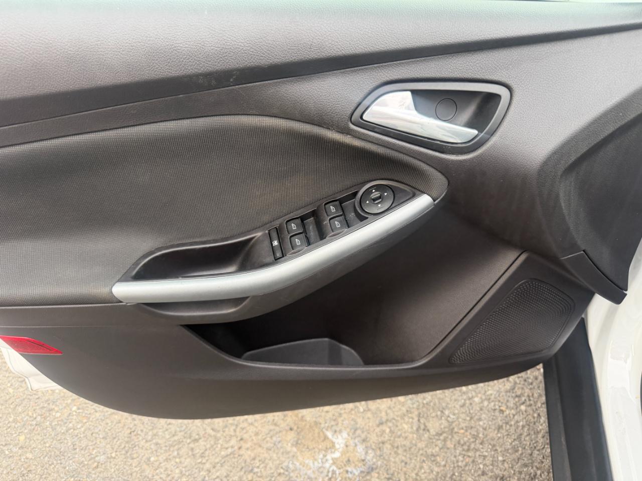Ford Focus SE Sedan 2012