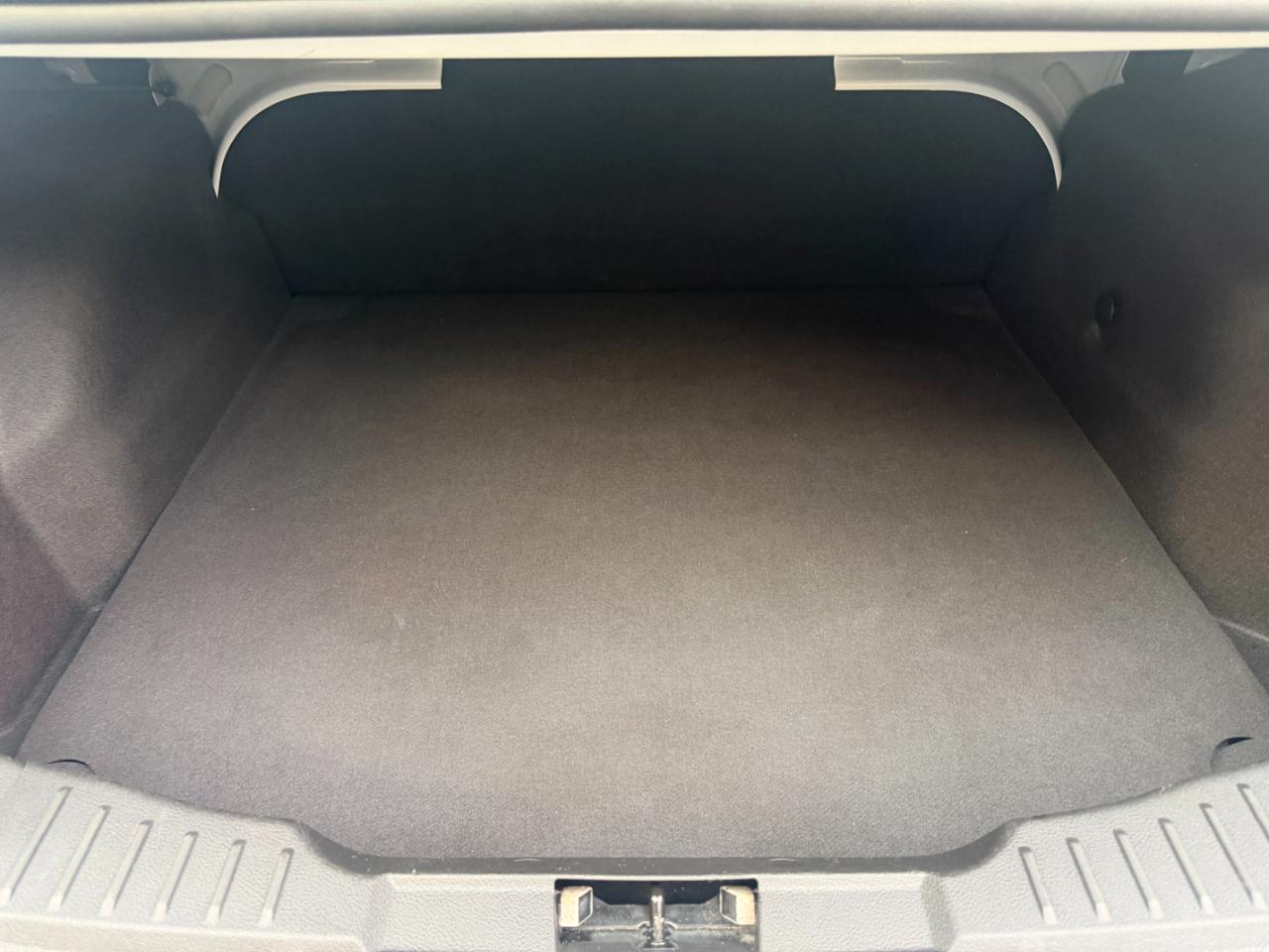 Ford Focus SE Sedan 2012