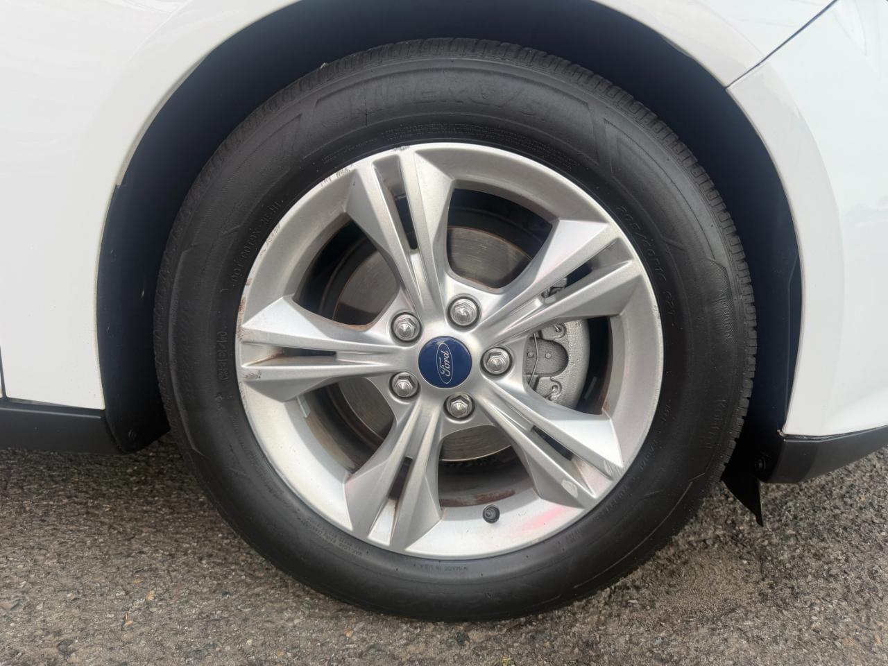 Ford Focus SE Sedan 2012