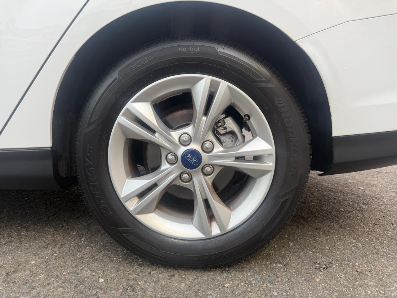 Ford Focus SE Sedan 2012