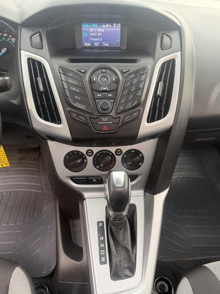 Ford Focus SE Sedan 2012
