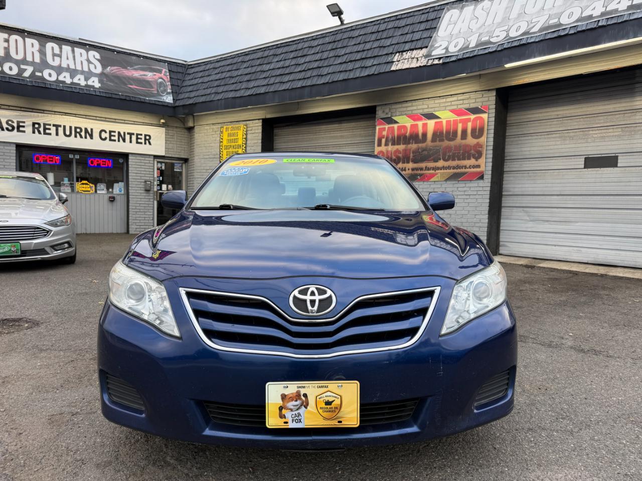 Toyota Camry LE 6-Spd AT 2010