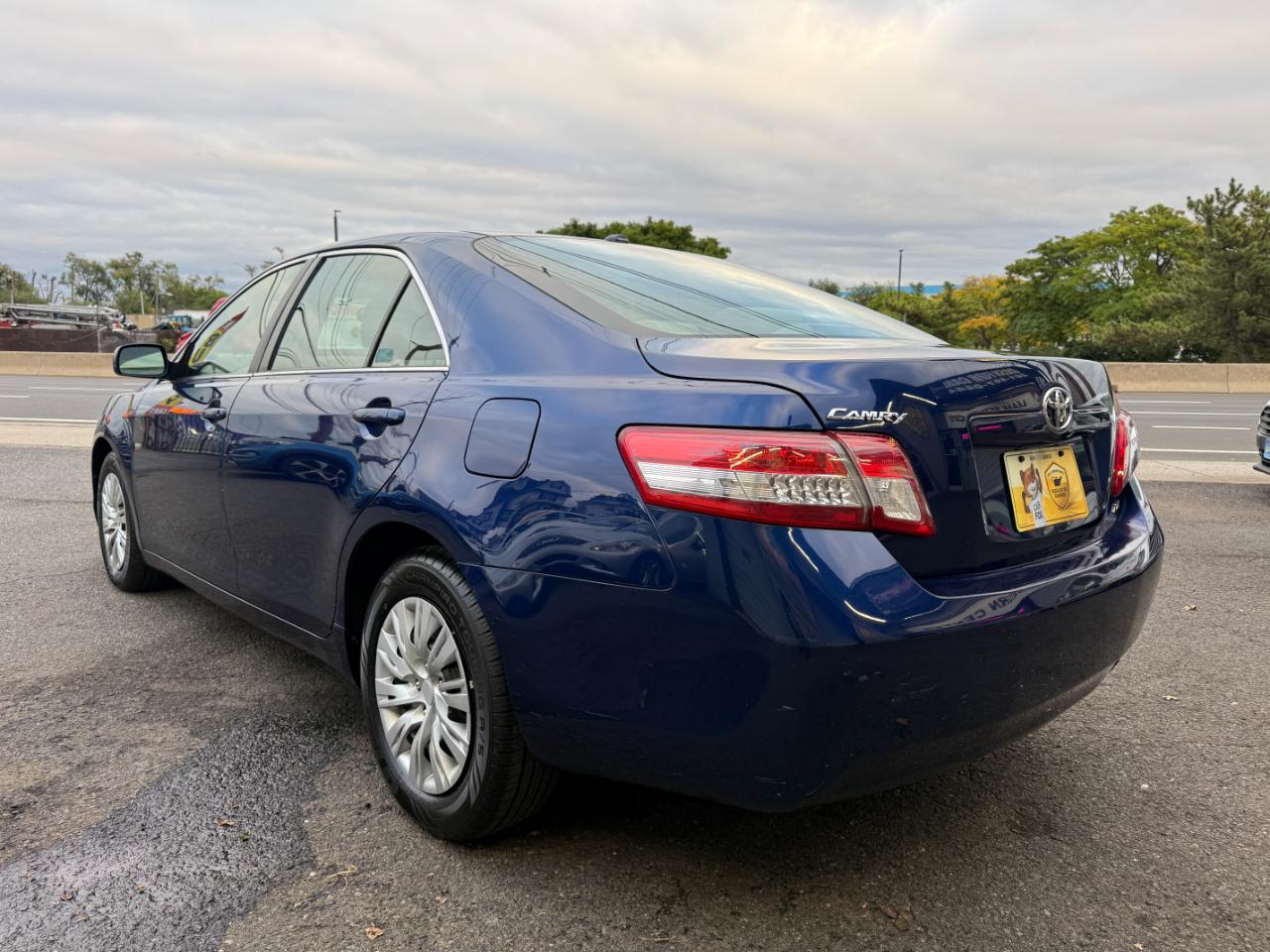Toyota Camry LE 6-Spd AT 2010