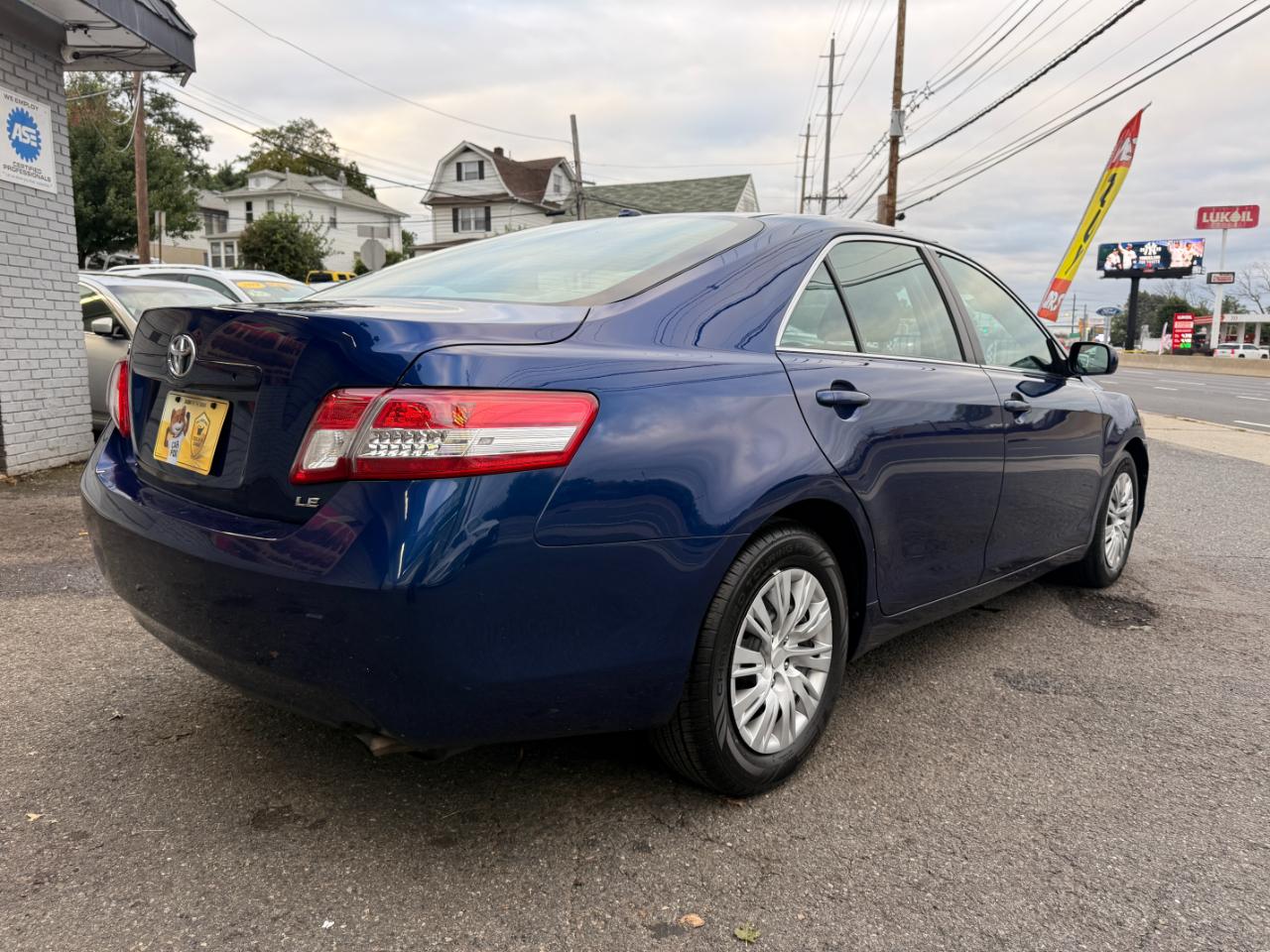 Toyota Camry LE 6-Spd AT 2010