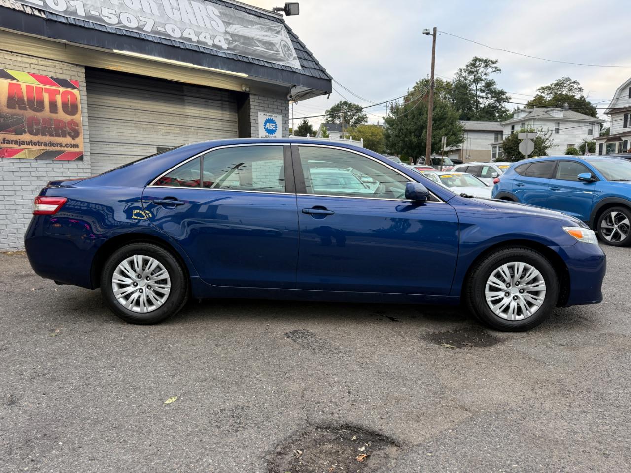 Toyota Camry LE 6-Spd AT 2010