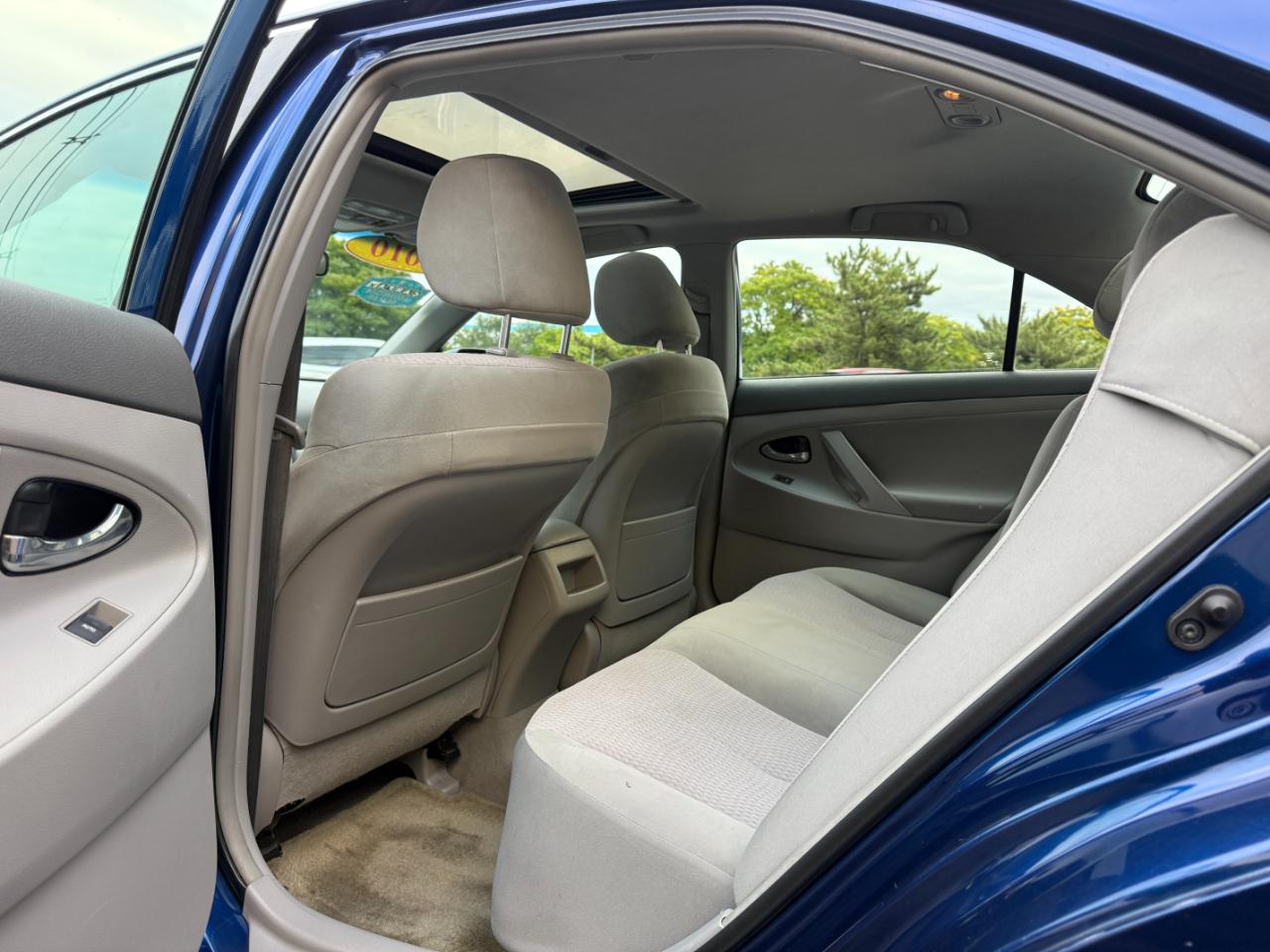 Toyota Camry LE 6-Spd AT 2010