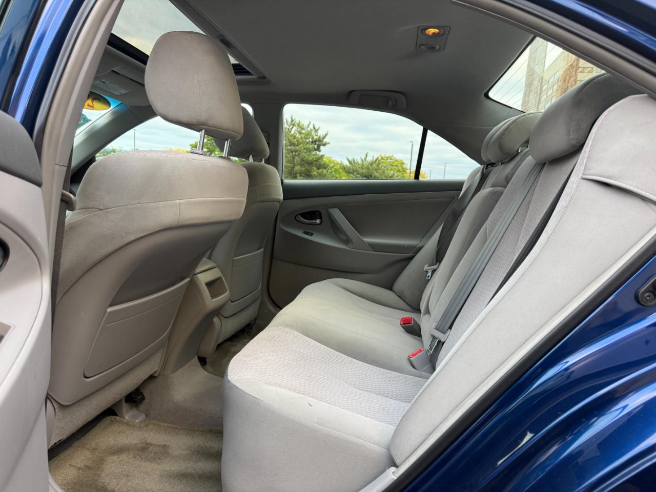 Toyota Camry LE 6-Spd AT 2010