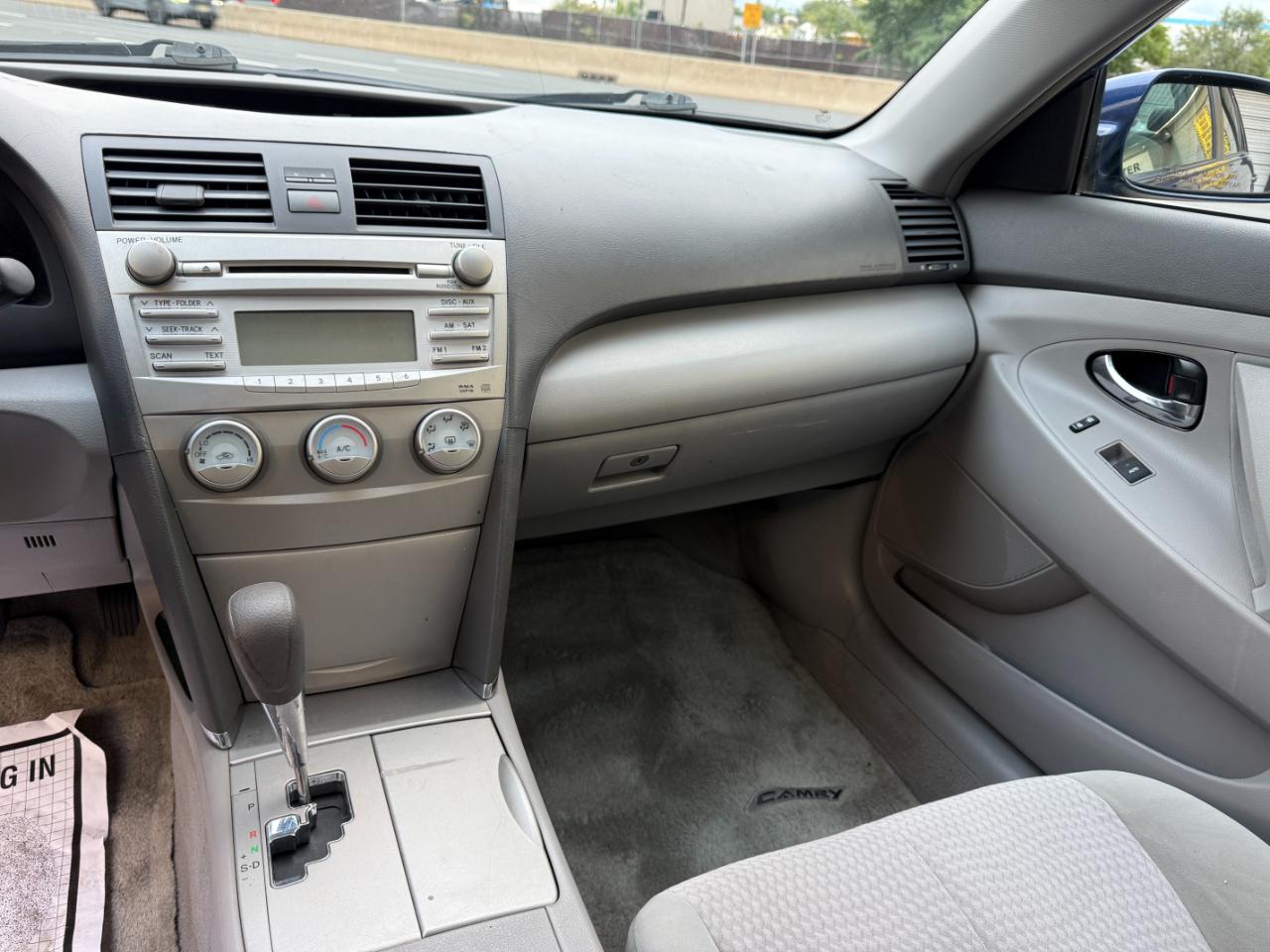 Toyota Camry LE 6-Spd AT 2010