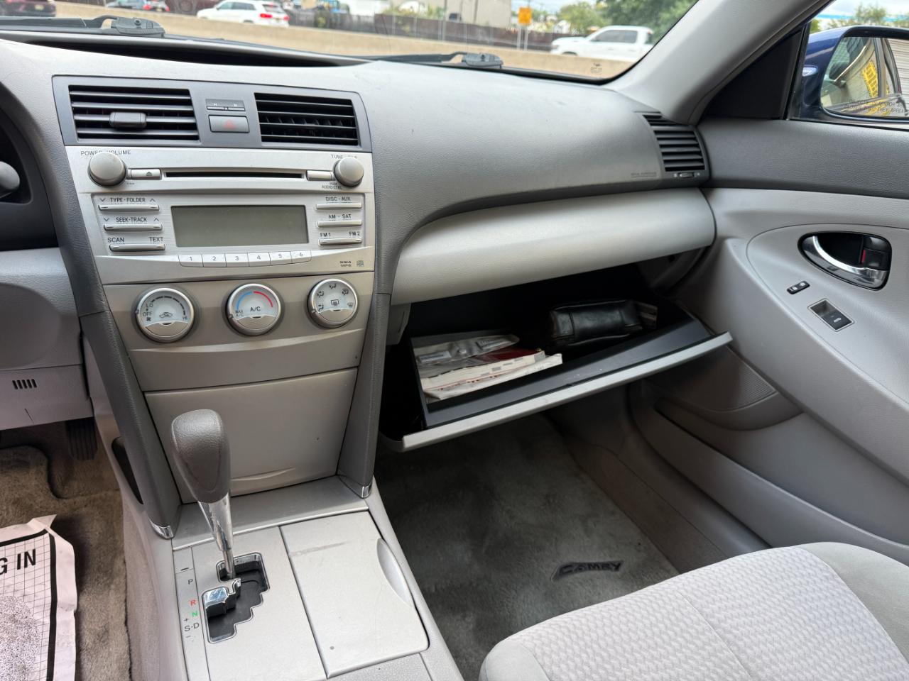Toyota Camry LE 6-Spd AT 2010