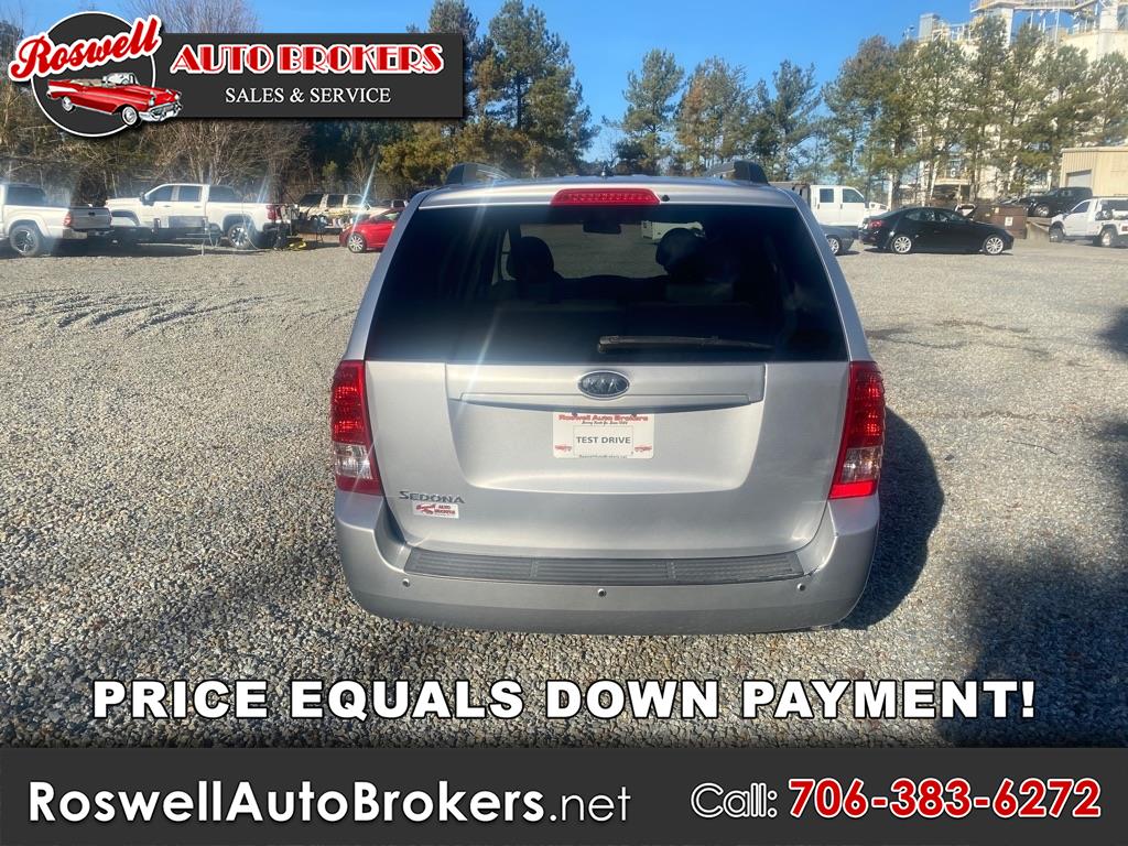 2011 Kia Sedona LX's photo