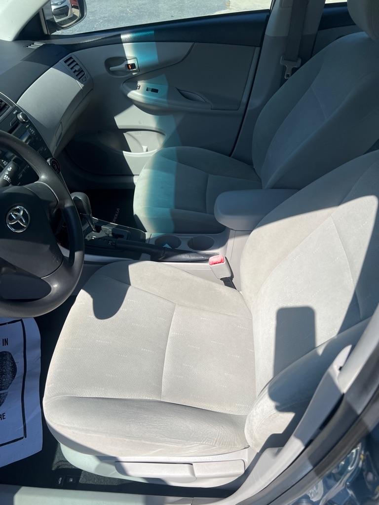 Toyota Corolla L 5-Speed MT 2013