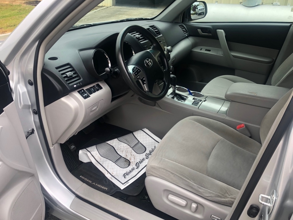 Toyota Highlander Base 2WD I4 2011