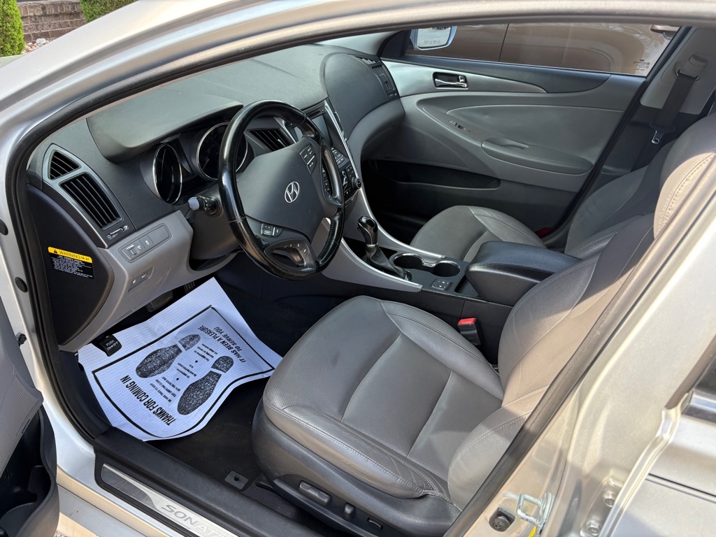 Hyundai Sonata Hybrid Sedan 2013