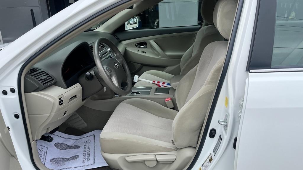 Toyota Camry Base 6-Spd AT 2011