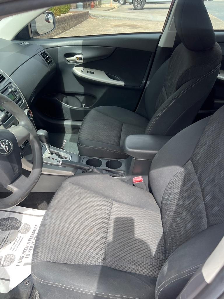 Toyota Corolla L 5-Speed MT 2012