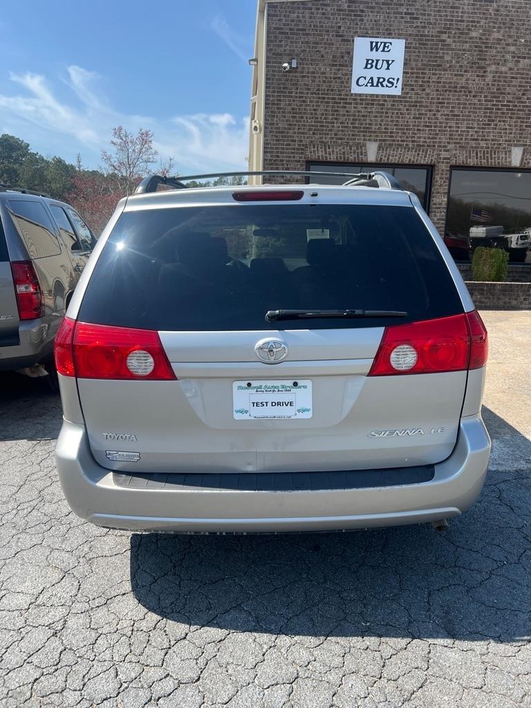 Toyota Sienna LE 7-Passenger 2006