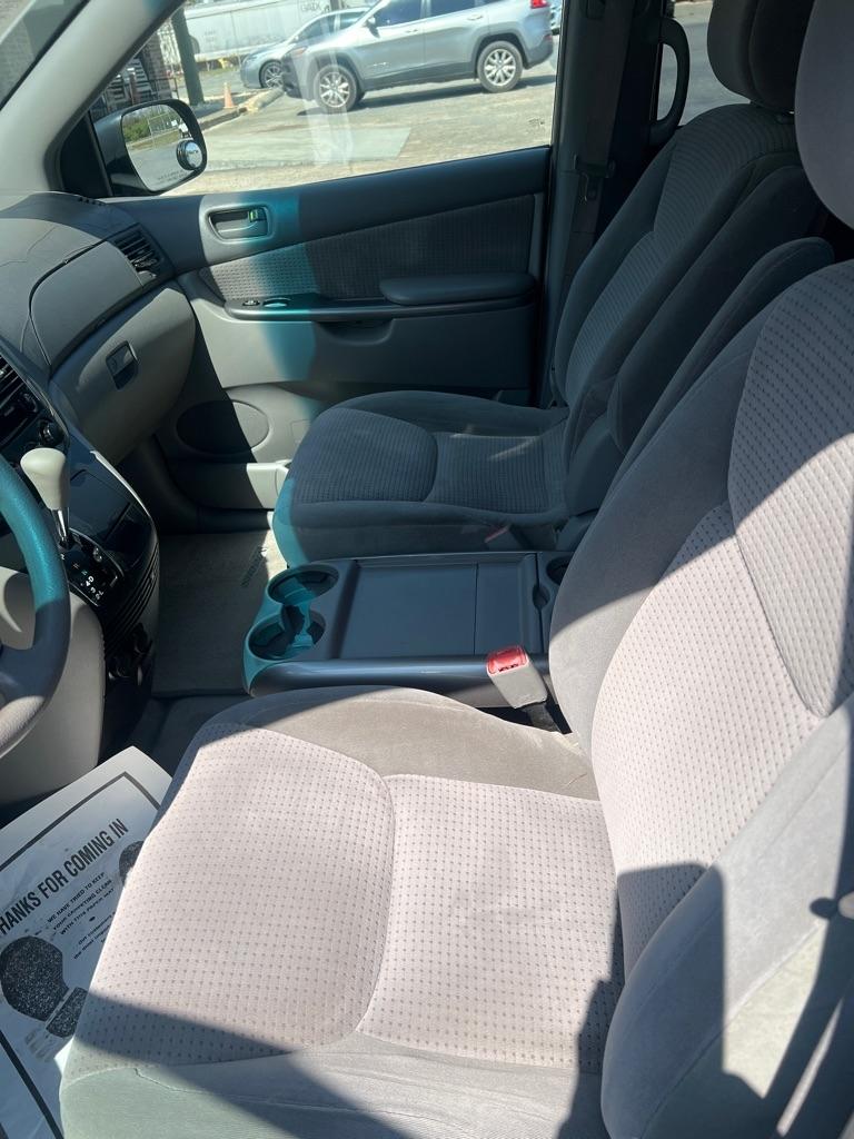Toyota Sienna LE 7-Passenger 2006