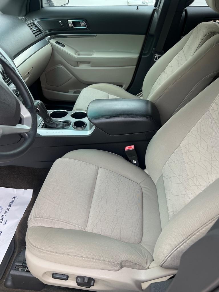 Ford Explorer Base FWD 2013
