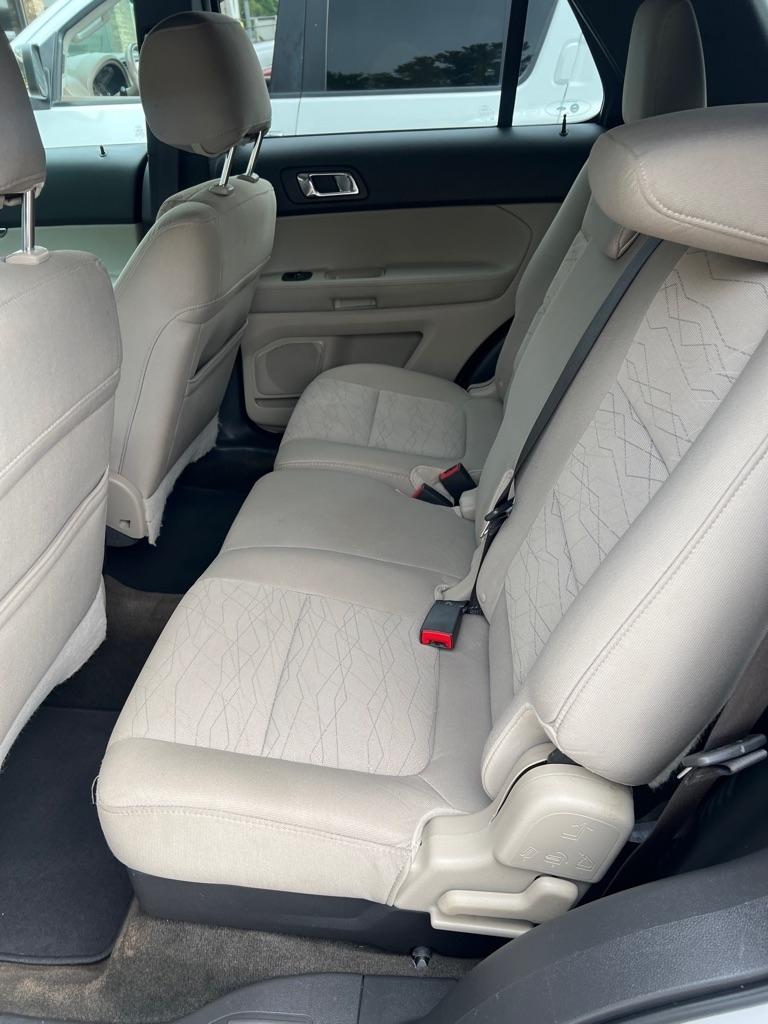 Ford Explorer Base FWD 2013