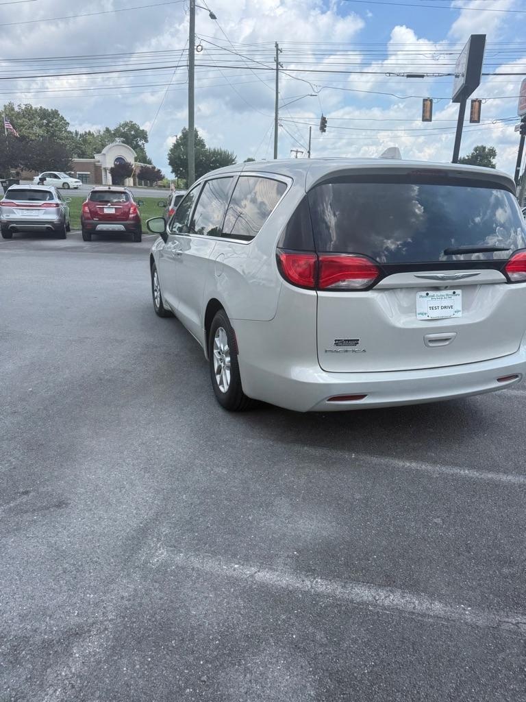 Chrysler Pacifica Touring 2017