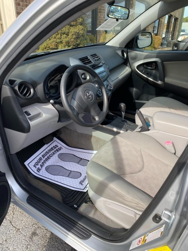 Toyota RAV4 Base I4 2WD 2010