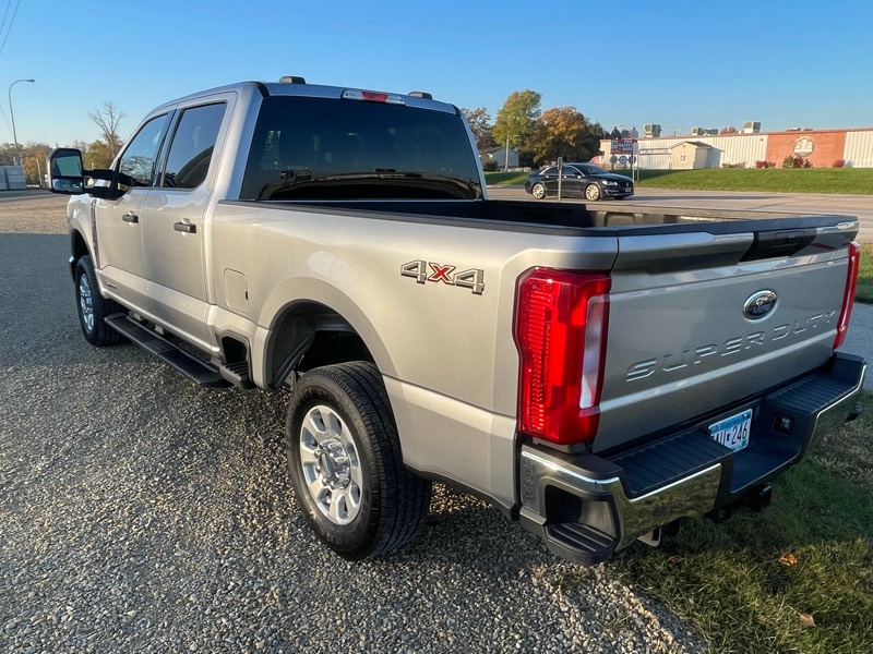 Ford F-250 SD XLT Crew Cab 4WD 2024 Ford F-250 SD XLT Crew Cab 4WD 2024
