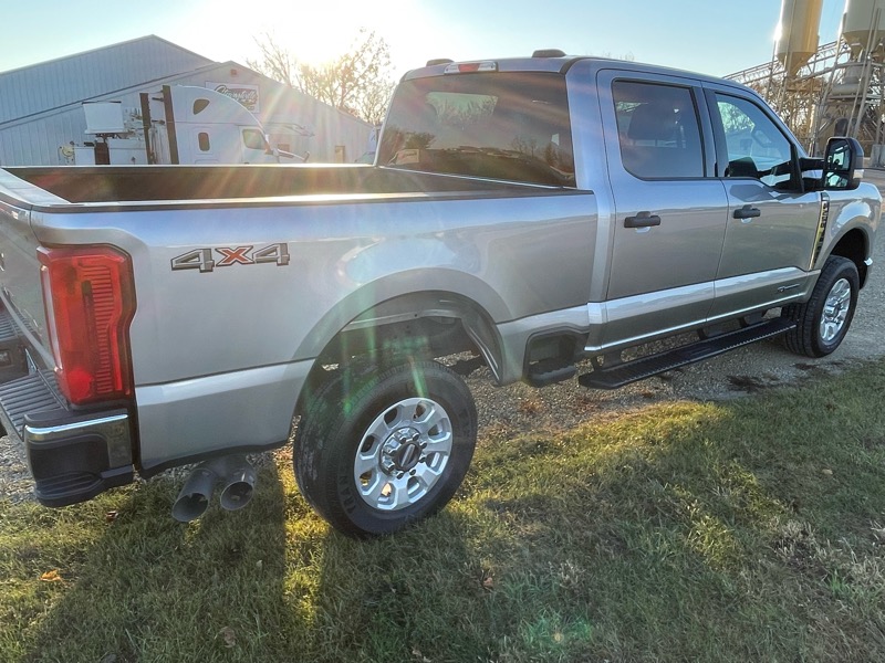 Ford F-250 SD XLT Crew Cab 4WD 2024 Ford F-250 SD XLT Crew Cab 4WD 2024