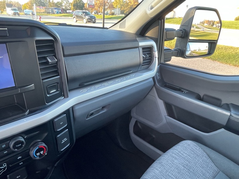 Ford F-250 SD XLT Crew Cab 4WD 2024 Ford F-250 SD XLT Crew Cab 4WD 2024