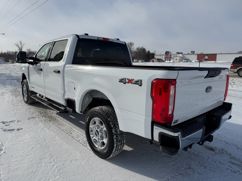 Ford F-250 SD XLT Crew Cab 4WD 2025