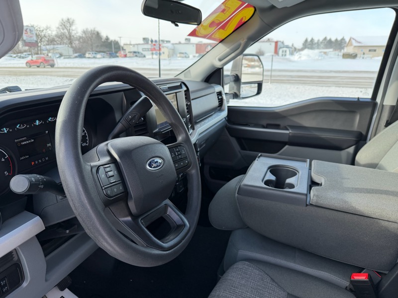 Ford F-250 SD XLT Crew Cab 4WD 2025